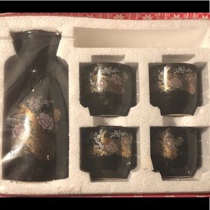 Beautiful and Exotic Japanese Saki Set